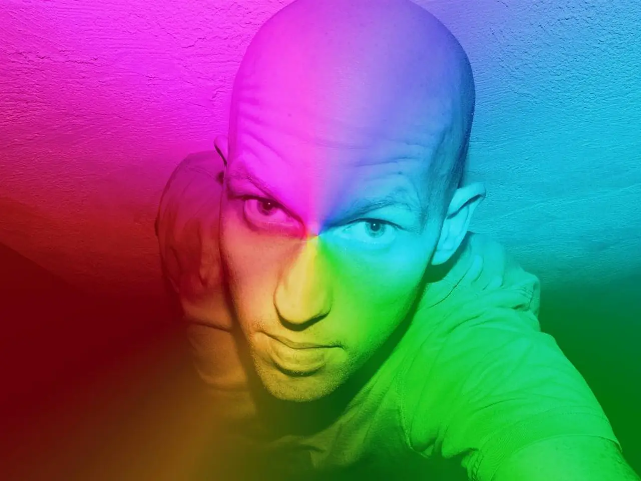 Selecting Optimal Hues for Striking Photos