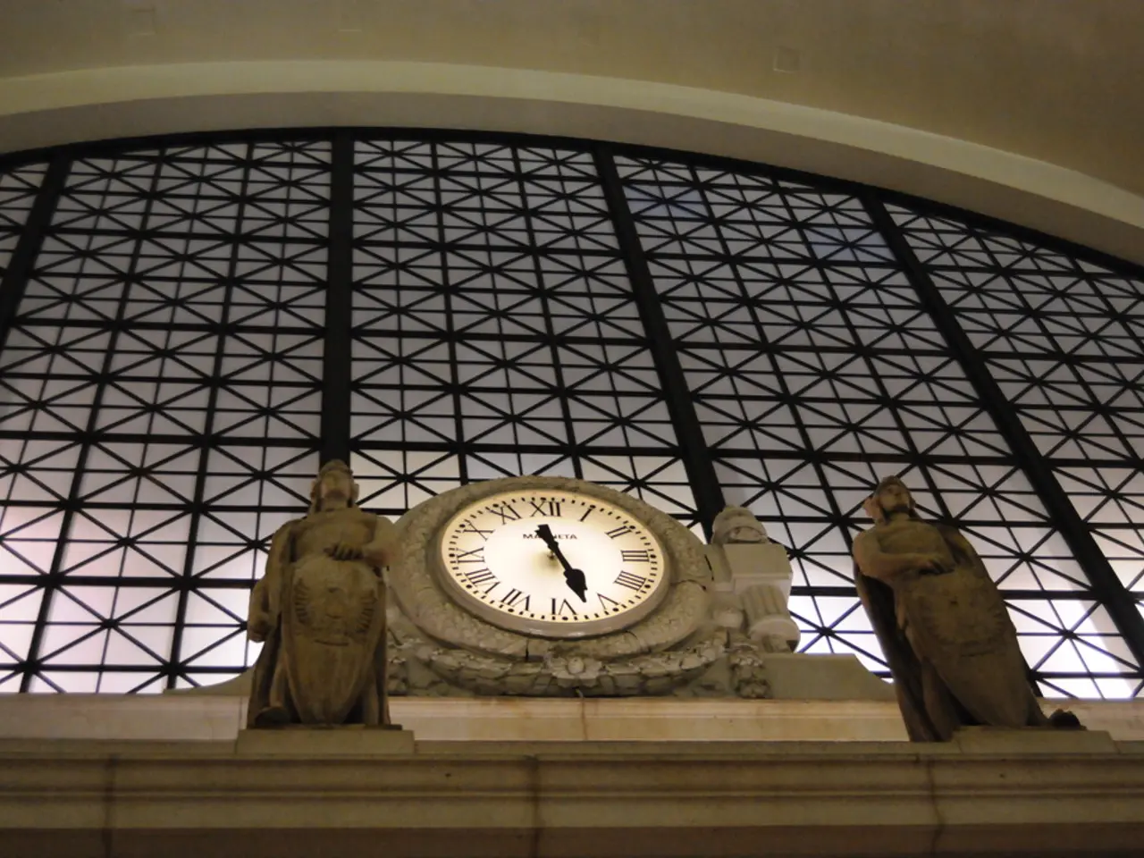 Comparing the Durability: A Look at Antique and Vintage Clock Mechanisms