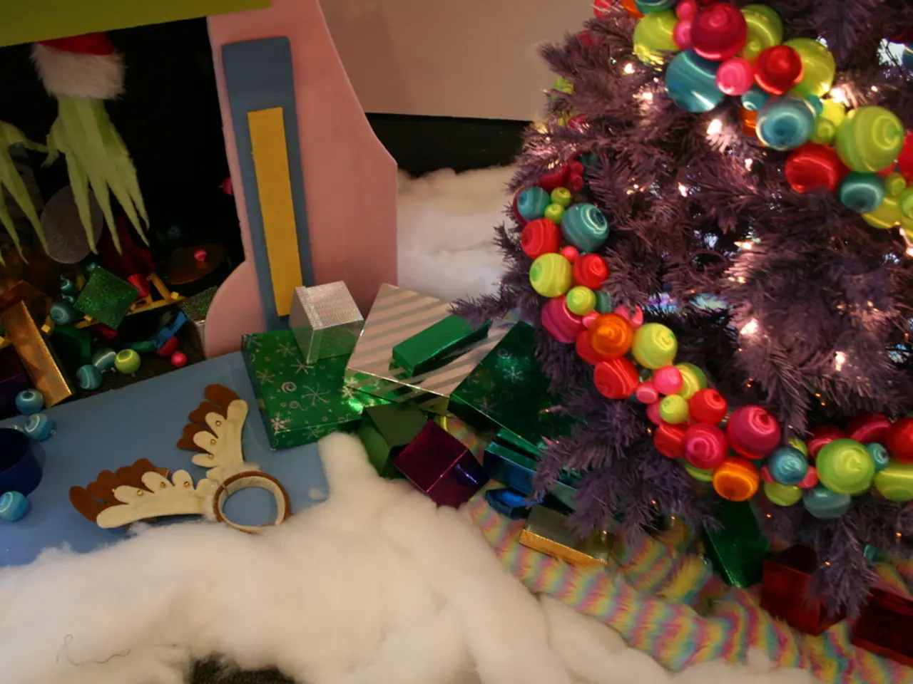 Creativity for Scandinavian-style Christmas Decorations and Edible Holiday Crafts