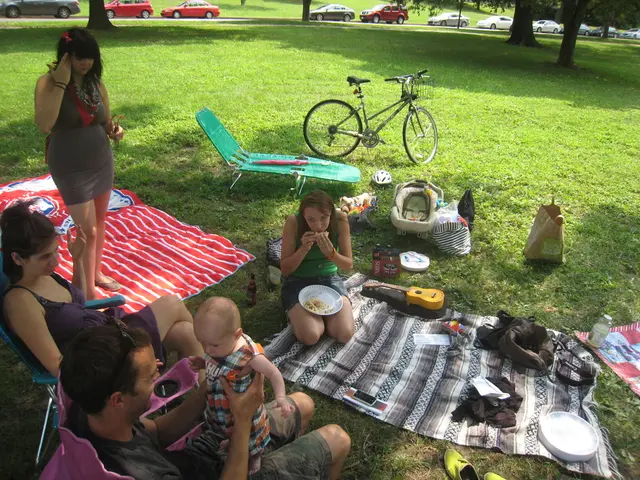 Garden disputes escalate: Mower enthusiasts clash with floral feminists regarding lawn management