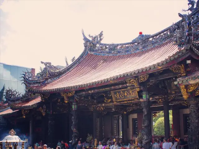 Windy weather in Bandra