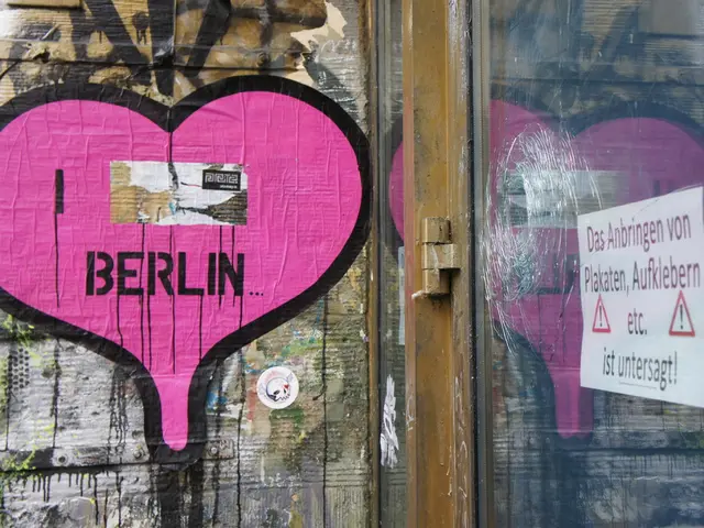 Illuminating ArtMastery: Top Strategies for Showcasing Paintings Effectively