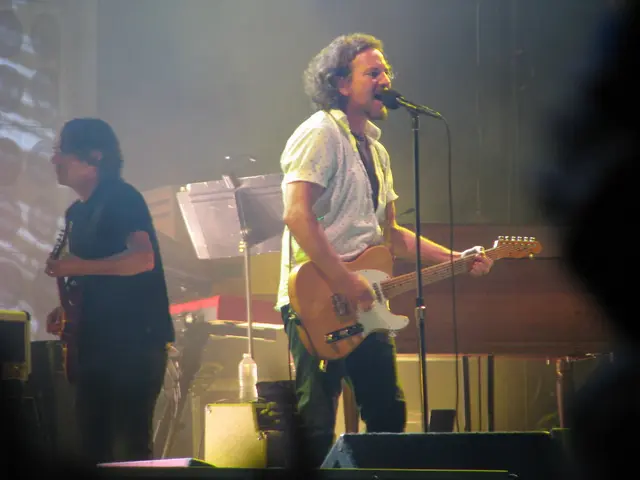 Live Performance: Body Art Creation in Real Time!