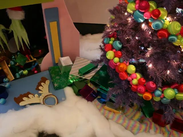 Six Attractive Scandinavian Do-It-Yourself Christmas Gift-Wrap Concepts