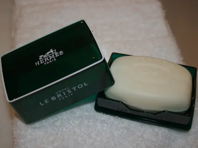 Thoroughly sanitize your smartphones and laptops effectively