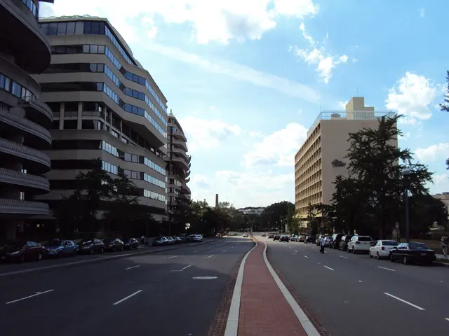 Concerns escalate over fruit-laden trees on the A33 highway in Gütersloh district: Our site voices...