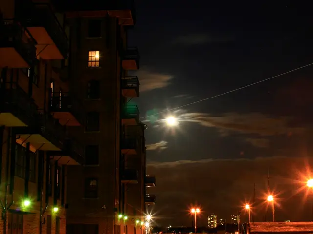 Attention shifts to Lübeck: Holstentor and Salt Warehouses become the focal point