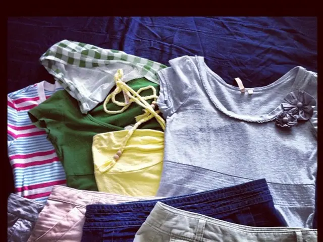 Create Your Own Tie-Dye Headbands Using Old T-Shirts as Material