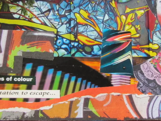 Explore the other side at Bostelbeker Main Dake's enclosure walls.