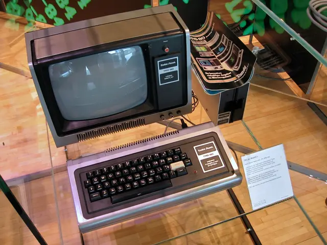 Recovered Computer from Garbage Bin Operational Once More - Linux and Light Games Still Function on...