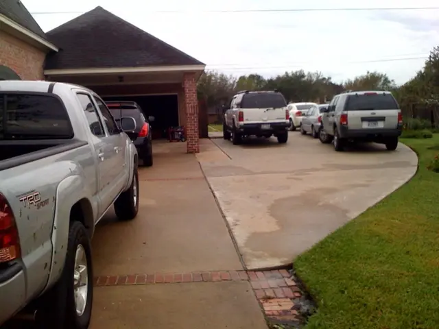Construction of a 'ecological intersection' connecting newly built large structures