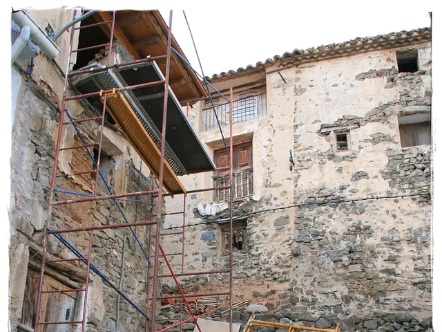 Reasons for Crocosmia's Flowerlessness and Solutions: Unveiling 5 Common Causes and Remedies