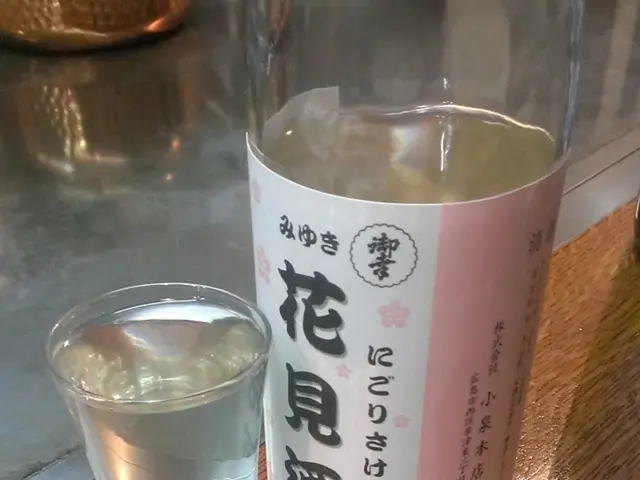 Luxurious 22K Gold Speakeasy Scented Candle: A Captivating Odor that's a Must-Have