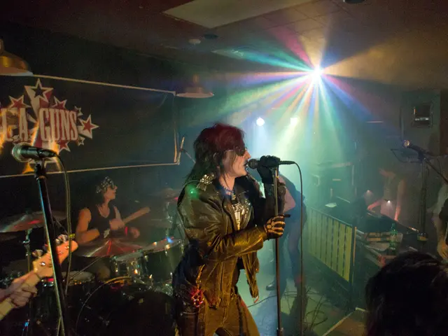 Watch out, Teresa Reichl's cabaret performance in Low Bavarian delivers a warning