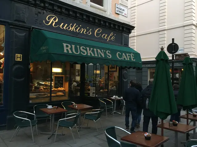 Sudden closure of a popular Munich café, known for its coffee.
