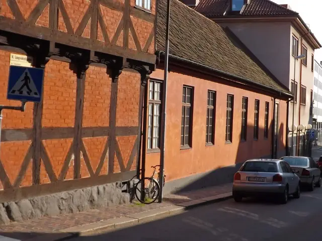 Bicycle path expansion underway on Königsweg in Steglitz-Zehlendorf