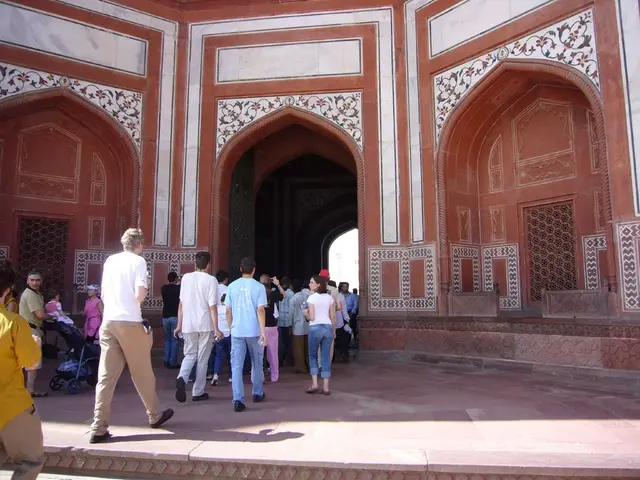 Immerse yourself in a cinematic journey at the '2Annas' Film Festival's guided cinema walk.